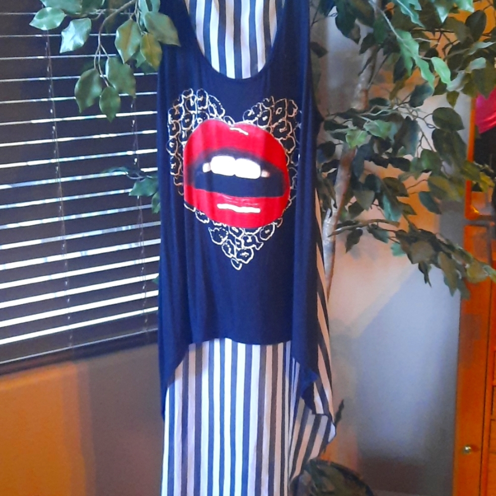 Awsome Lips Striped Tail Top